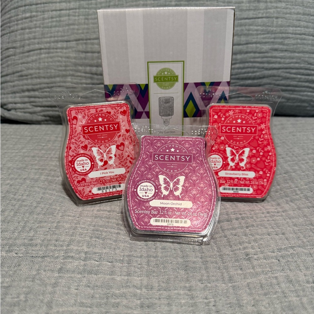 Scentsy NIB Lily Garden Wall Warmer with 3 Scent Bars